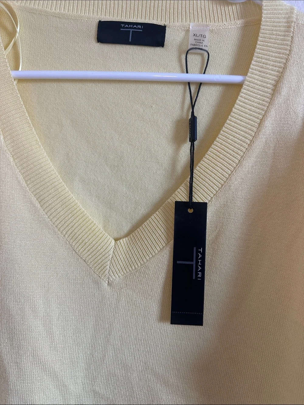 Tahari Pale Yellow V-Neck Short Sleeve Knit XL NWT